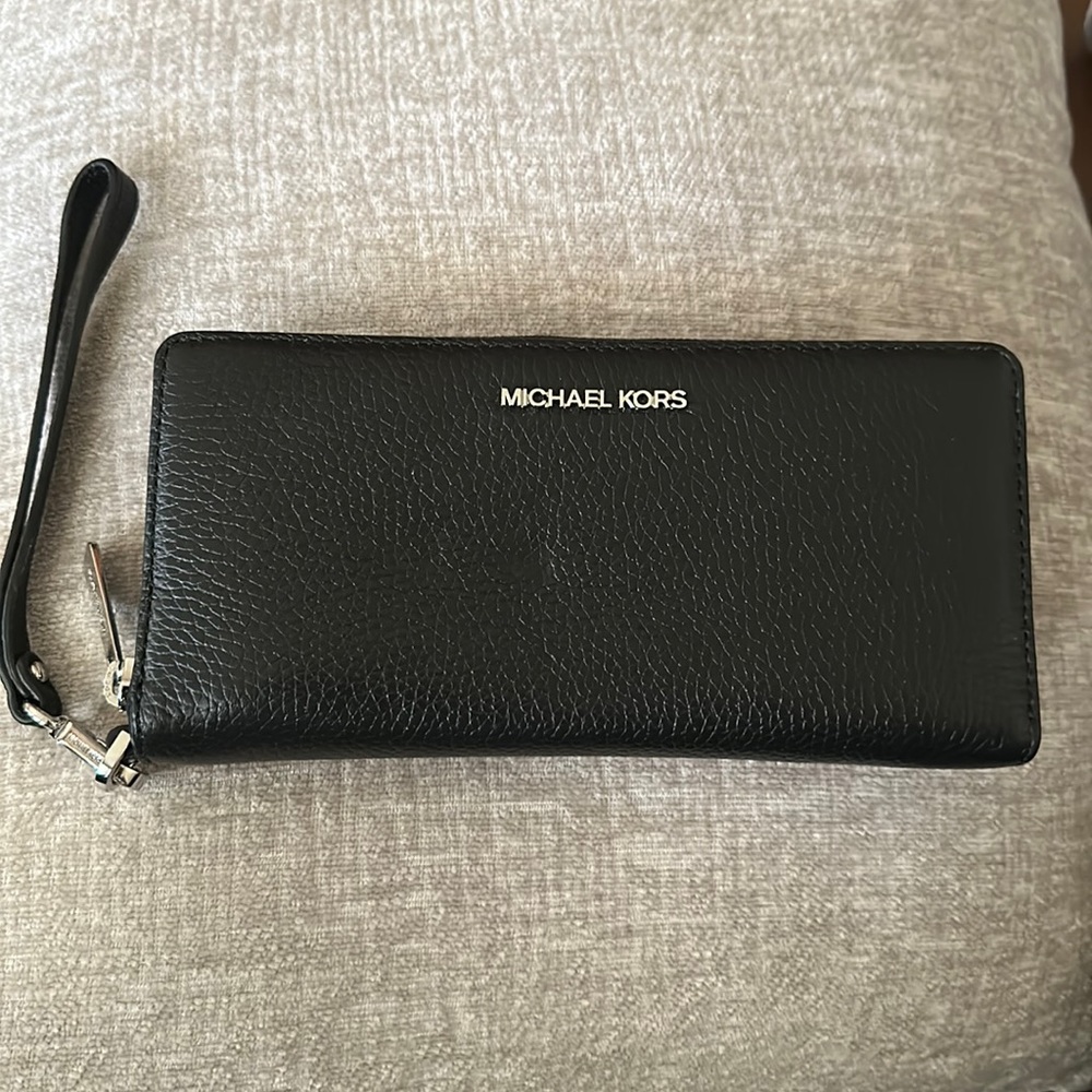 Michael Kors Wallet / Wristlet